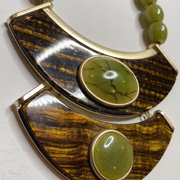 Chico’s massive jade color statement necklace - Picture 10 of 12